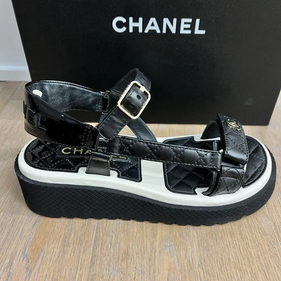 Chanel 2022 “Road to the Sun” sandal - Picture 3 of 13